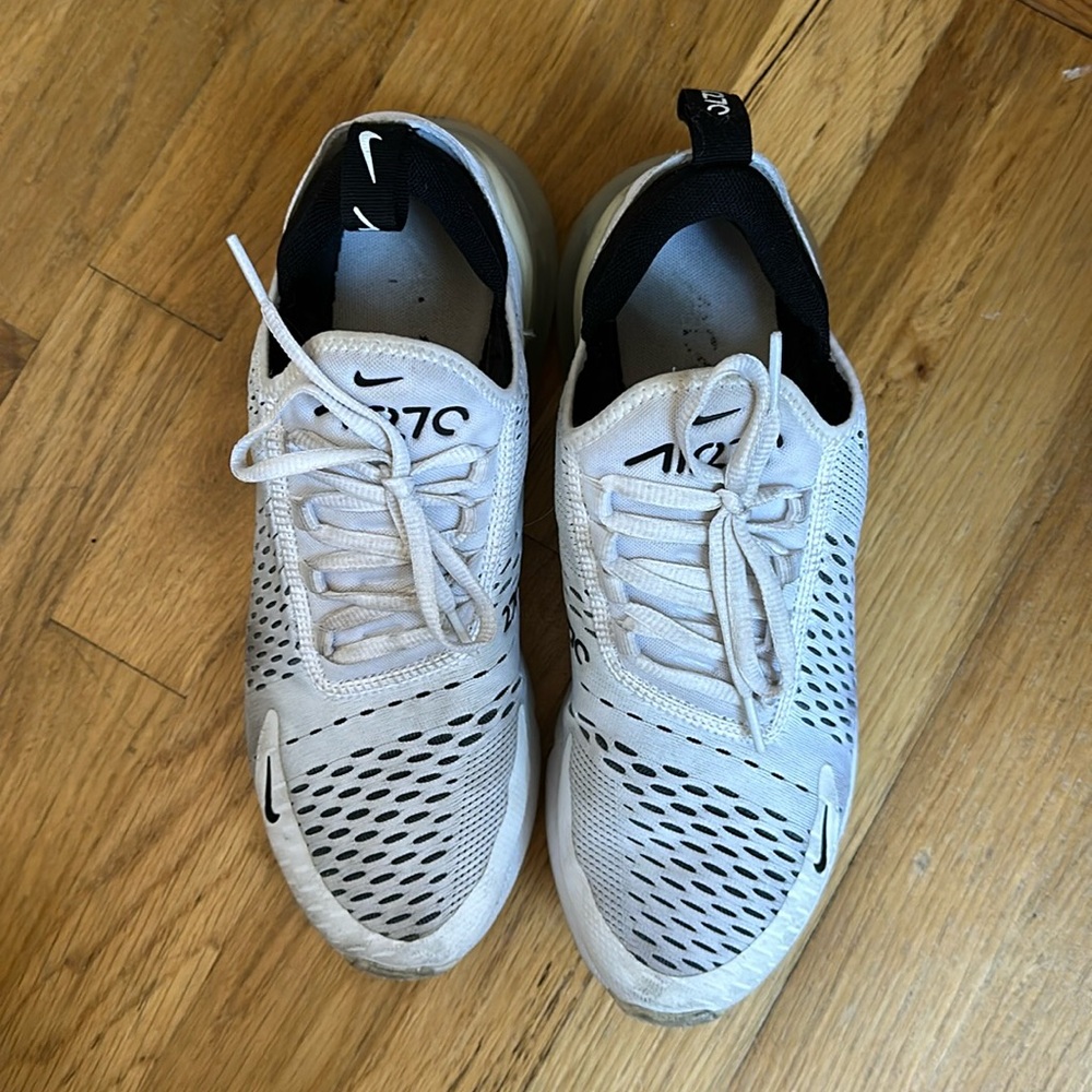 NIKE AIR MAX 270